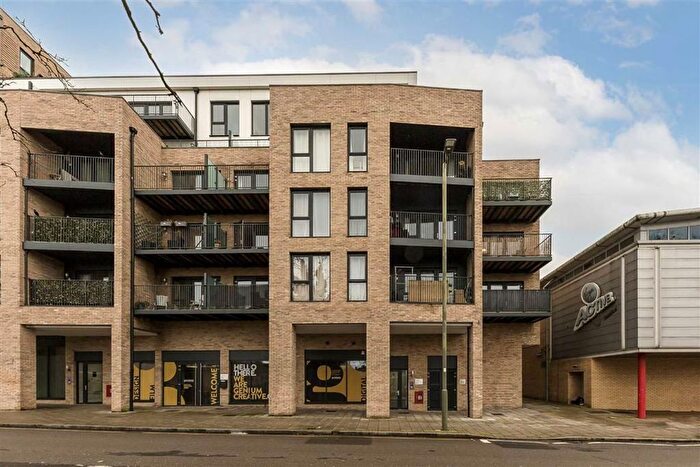 2 Bedroom Flat To Rent In Cricklewood Lane, London, NW2