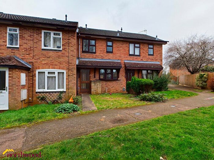 2 Bedroom Terraced House To Rent In Winchelsea Close, Banbury, OX16