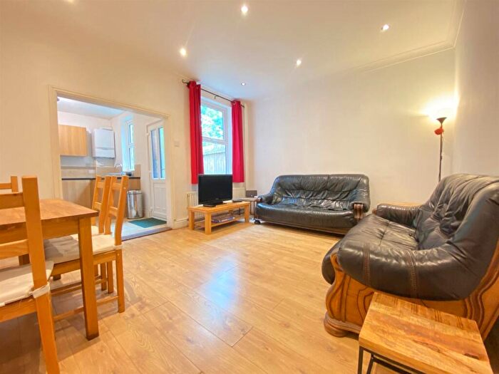 6 Bedroom Detached House To Rent In Stanley Street, Derby, - Students /, DE22