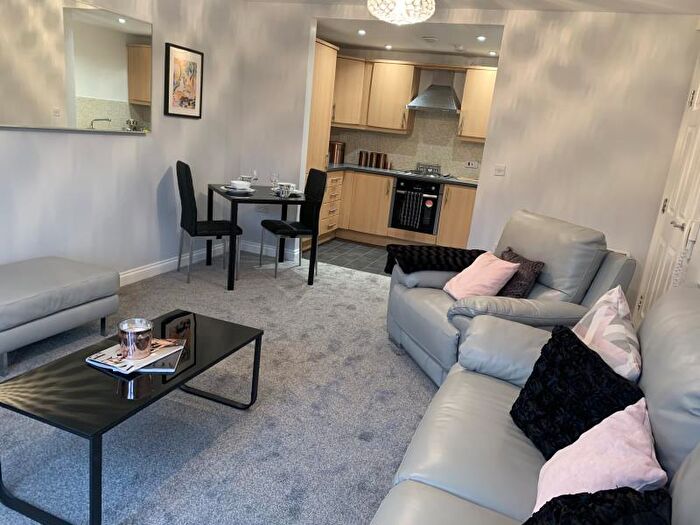 2 Bedroom Flat To Rent In West Park Walk, LS16