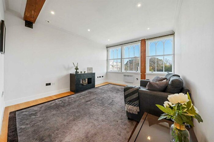 2 Bedroom Apartment To Rent In North End Way Hampstead, NW3