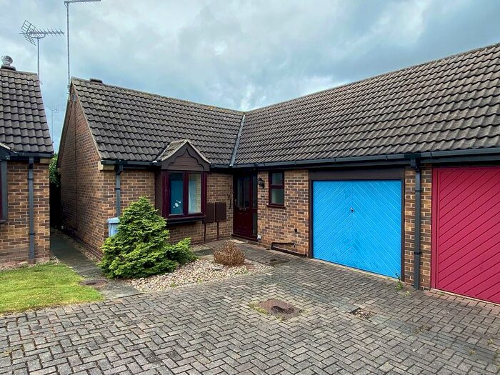 2 Bedroom Detached Bungalow For Sale In Metcalfe Close, Southwell, NG25