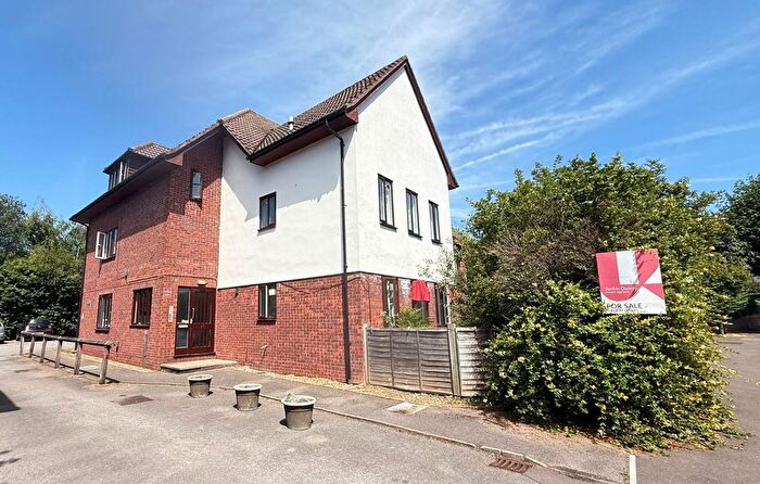 1 Bedroom Flat For Sale In Kingston Avenue, Randolph Court, KT22