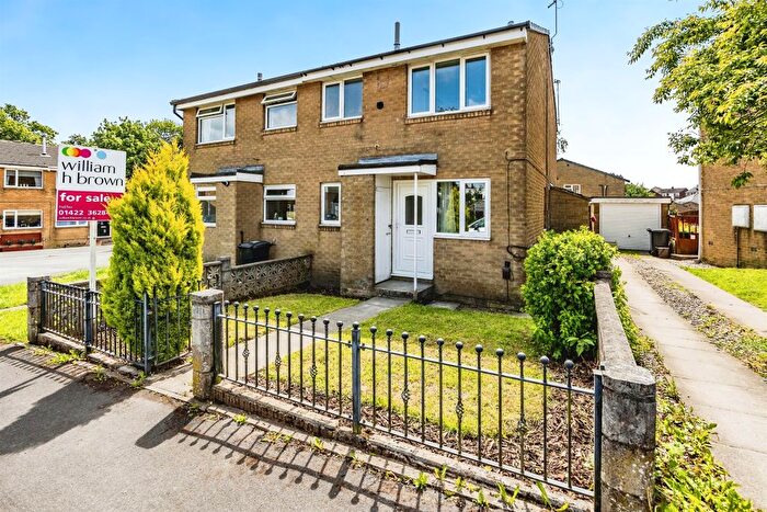 1 Bedroom Semi-Detached House For Sale In Cromwell Close, Halifax, HX3