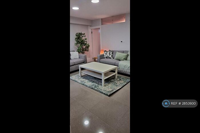 2 Bedroom Flat To Rent In Stamford Hill, London, N16