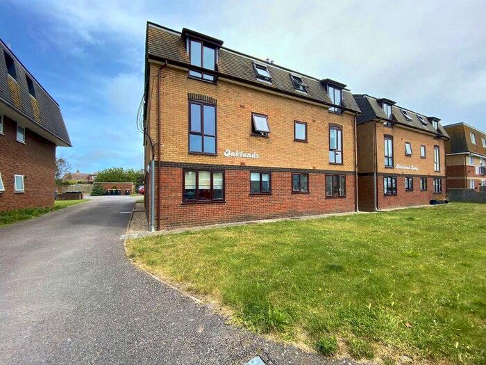 1 Bedroom Flat To Rent In Oaklands, Penhill Road, Lancing, West Sussex, BN15