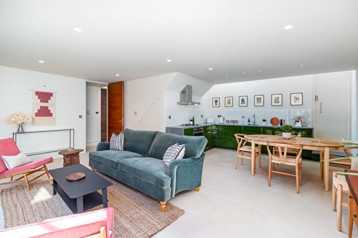 2 Bedroom Flat To Rent In Chapel Market, N1