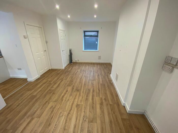 3 Bedroom Terraced House To Rent In Emlyn Road, Swansea, SA1