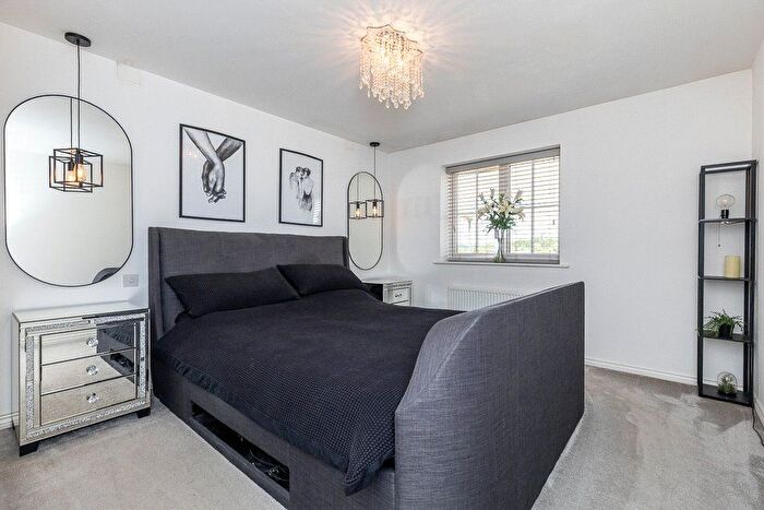 5 Bedroom Detached House For Sale In Peach Road, Horley, Surrey, RH6