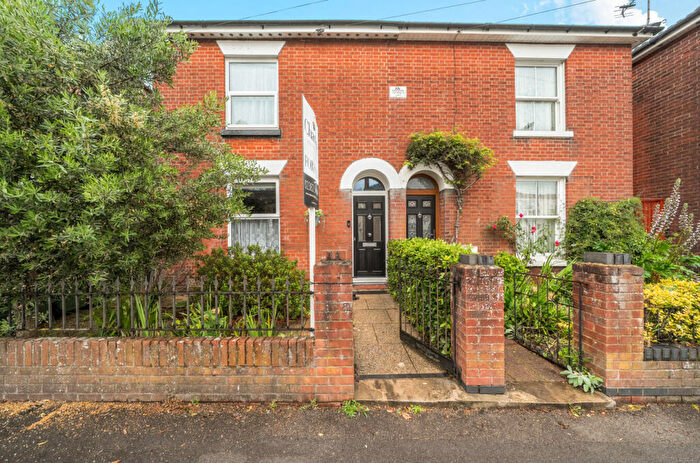 3 Bedroom Semi-Detached House For Sale In Padwell Road, Southampton, Hampshire, SO14