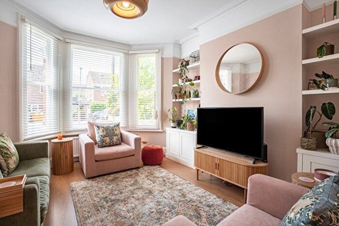 1 Bedroom Flat For Sale In St Ann's Hill, Earlsfield, London, SW18