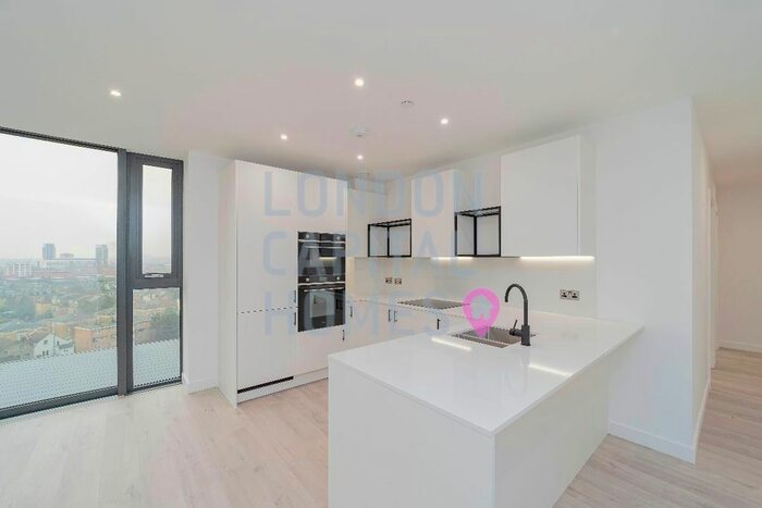 2 Bedroom Flat To Rent In Apartment In Westacre, Woodberry Down, London, N4