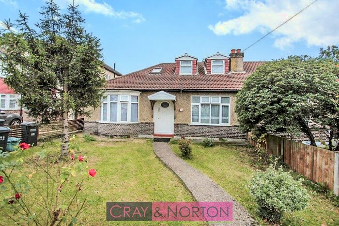 3 Bedroom Bungalow To Rent In The Glade, Shirley, CR0