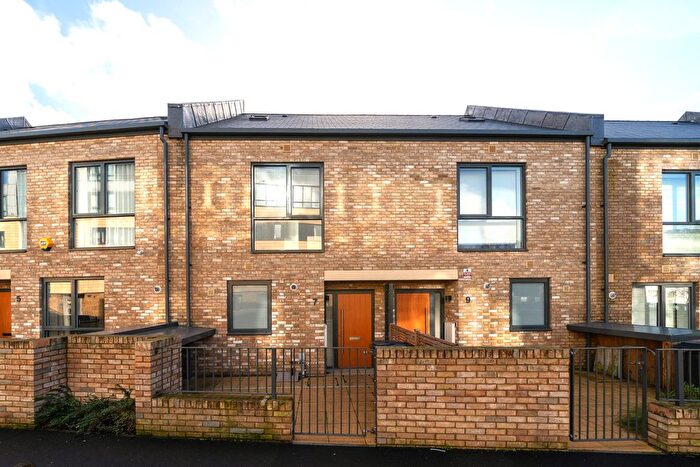 3 Bedroom Terraced House For Sale In Felix Road, Ealing, W13