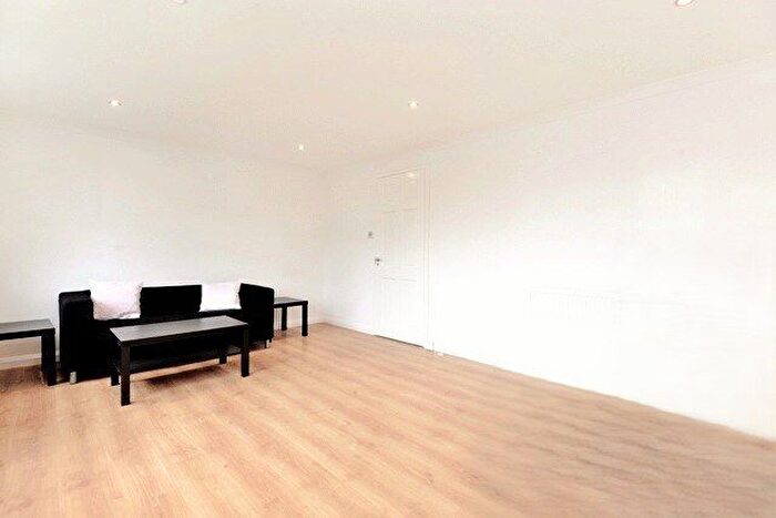 4 Bedroom Maisonette To Rent In Caxton Grove, London, E3