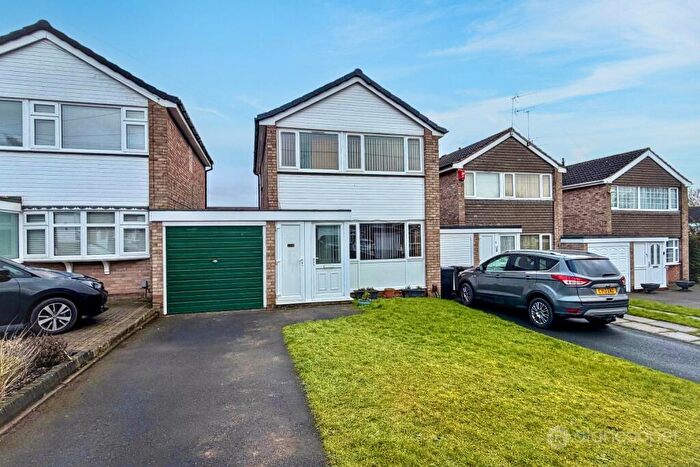 3 Bedroom Link Detached House For Sale In Hampton Avenue, Stockingford, Nuneaton, CV10