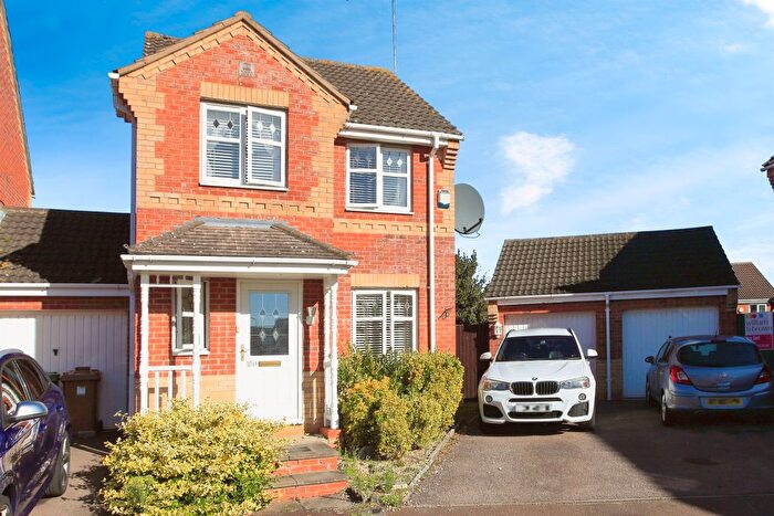 3 Bedroom Detached House For Sale In Meadenvale, Peterborough, PE1