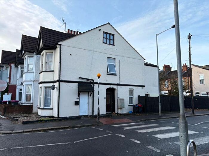 1 Bedroom Flat For Sale In B Ramuz Drive, Westcliff-On-Sea, Essex, SS0