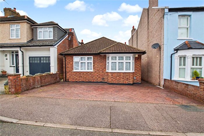 2 Bedroom Bungalow For Sale In Dallin Road, Bexleyheath, DA6