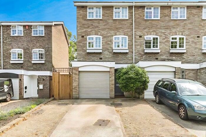 3 Bedroom End Of Terrace House For Sale In Avondale Road, Bromley, BR1