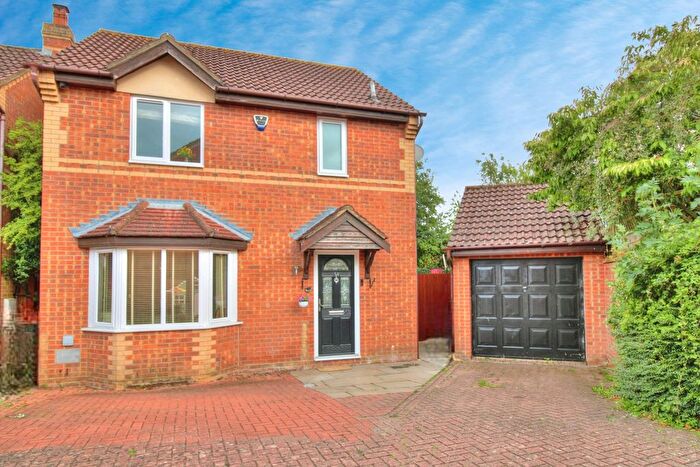 3 Bedroom Detached House For Sale In Bowland Drive, Milton Keynes, MK4