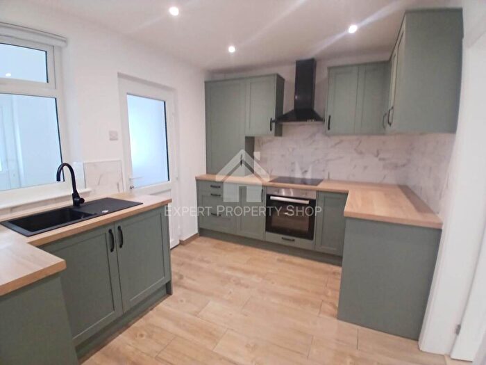 3 Bedroom Semi-Detached House To Rent In Gateford Rise, Worksop, S81