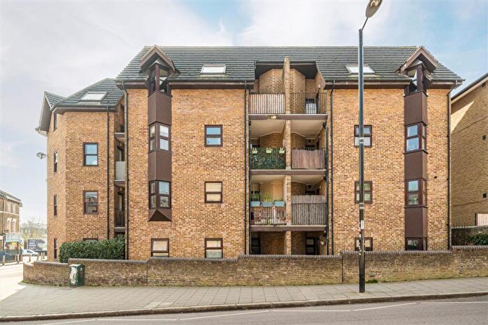 2 Bedroom Flat For Sale In Endwell Road, Brockley, SE4