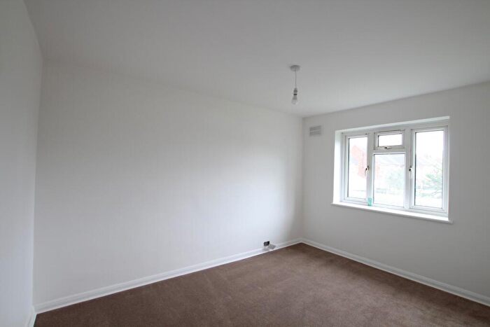 2 Bedroom Flat To Rent In Norris Rise, Hoddesdon, EN11