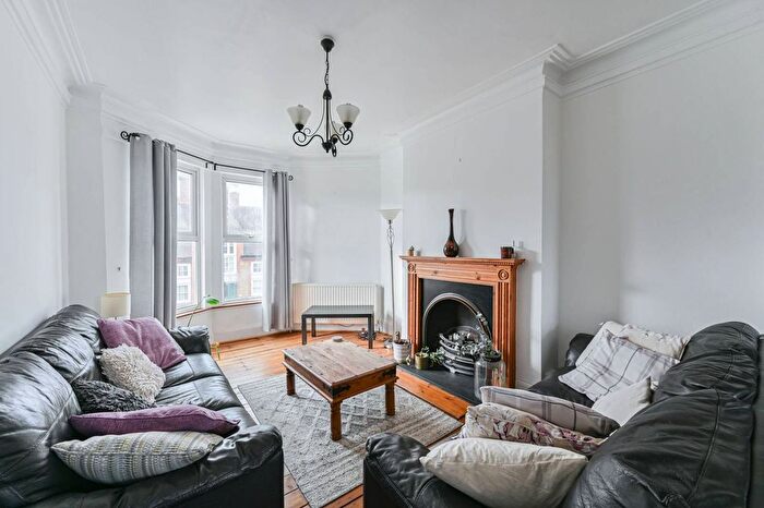4 Bedroom Flat For Sale In Radbourne Road, Balham, London, SW12