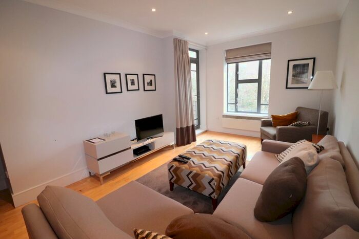 2 Bedroom Flat To Rent In St James Place, George Road, Birmingham, B15