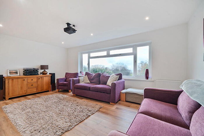 3 Bedroom Detached Bungalow For Sale In Edgecombe Way, St. Anns Chapel, Gunnislake, PL18 - Photo 2