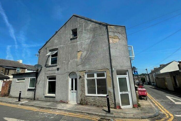 2 Bedroom Maisonette To Rent In Alma Road, Ramsgate, CT11