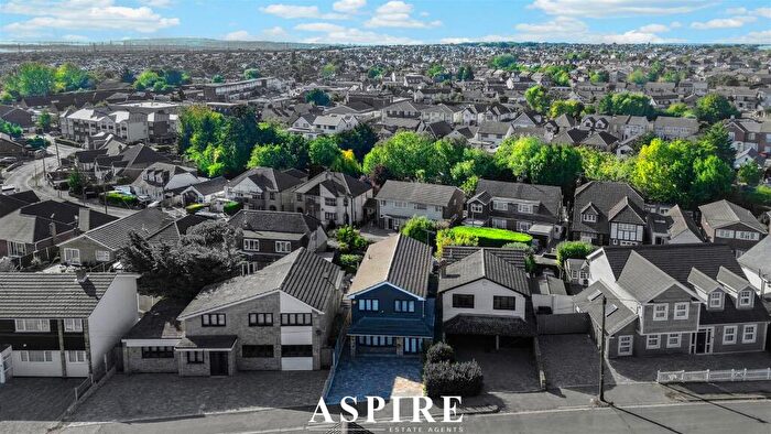 4 Bedroom Detached House For Sale In Crescent Road, Benfleet, SS7