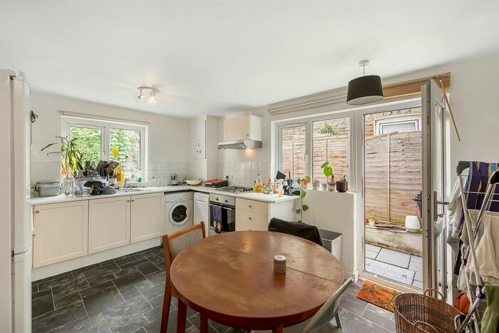 4 Bedroom Property To Rent In Hargwyne Street, London, SW9