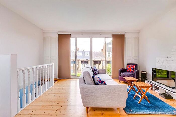 2 Bedroom Flat To Rent In Tunis Road, London, W12