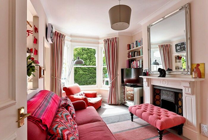 2 Bedroom Flat To Rent In Hartismere Road, Fulham, SW6
