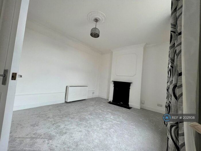 1 Bedroom Flat To Rent In Burlington Road, Ipswich, IP1