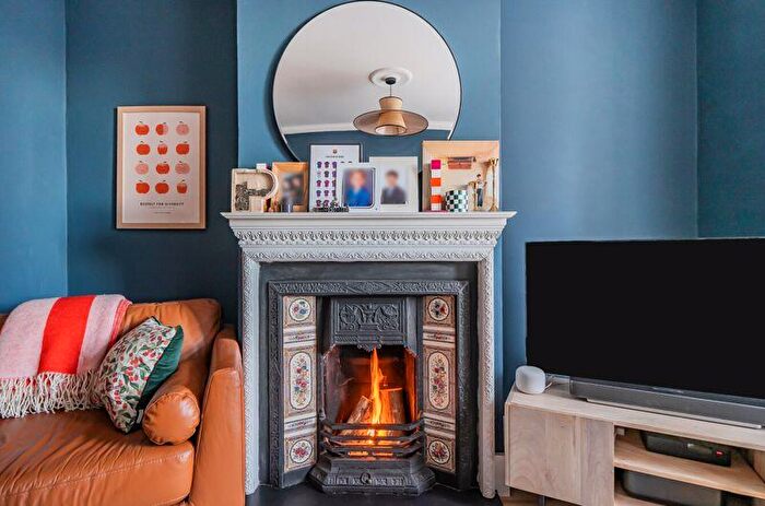 3 Bedroom End Of Terrace House For Sale In Park Road, Caterham On The Hill, CR3