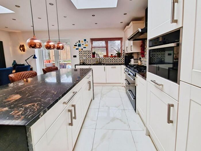 5 Bedroom Semi-Detached House To Rent In Blackfen Road, Sidcup, DA15
