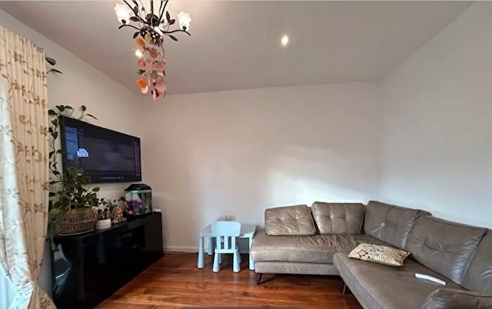 3 Bedroom End Terrace House To Rent In Waddon Road, Croydon, CR0