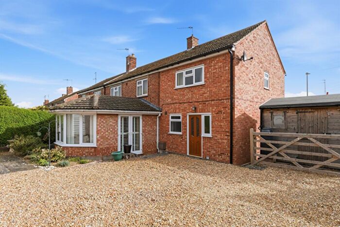 4 Bedroom Terraced House For Sale In Glen Crescent, Stamford, PE9