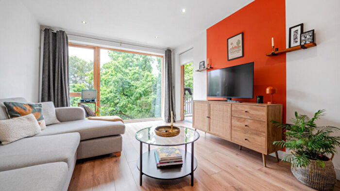 1 Bedroom Flat For Sale In Ottoman Court, Ebony Crescent, Cockfosters, EN4