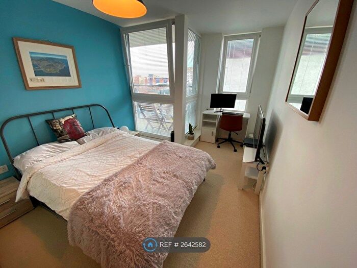 2 Bedroom Flat To Rent In College Street, Southampton, SO14