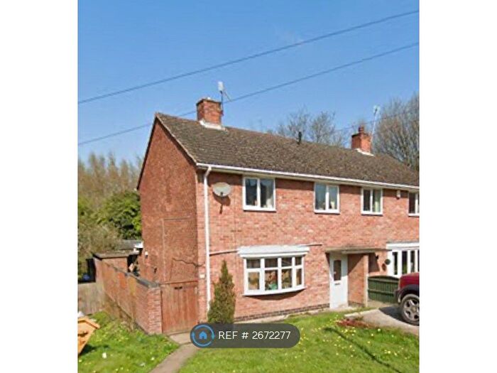 3 Bedroom Semi-Detached House To Rent In The Crescent, Brimington, Chesterfield, S43