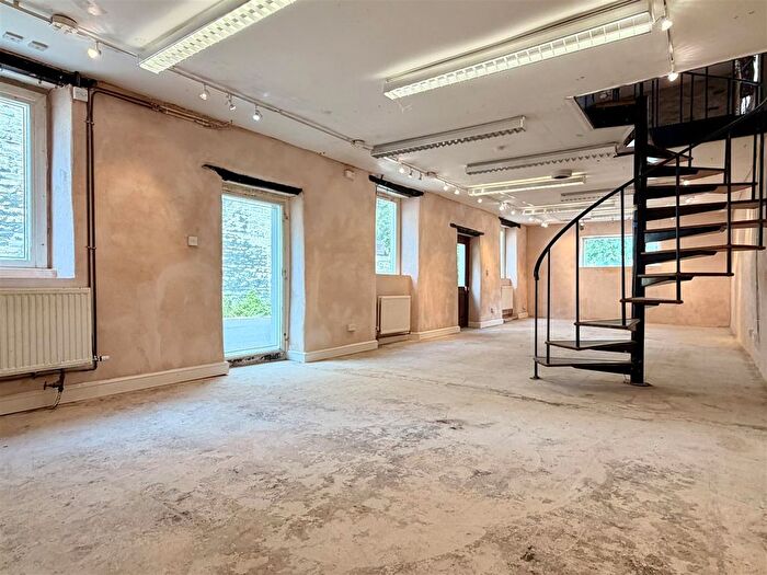 Studio To Rent In Market Place, Castleton, Hope Valley, S33