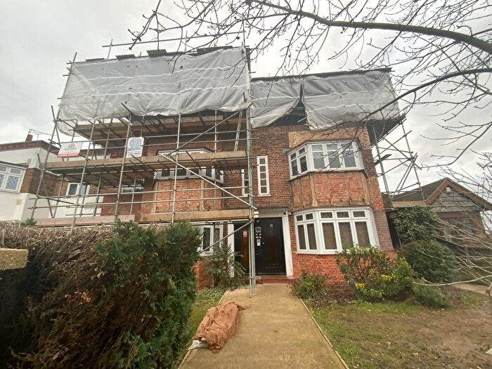 2 Bedroom Flat To Rent In Little Gaynes Lane, Upminster, RM14