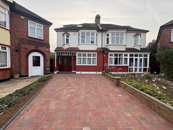 4 Bedroom Semi-Detached House To Rent In The Rowans, London, N13