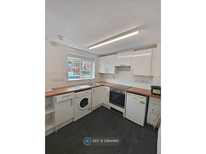 2 Bedroom Flat To Rent In Troy Close, Headington, Oxford, OX3