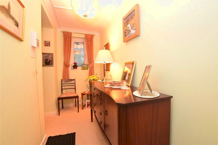 2 Bedroom Flat For Sale In Flat, Orchard Court, St. Chads Road, Leeds, West Yorkshire, LS16