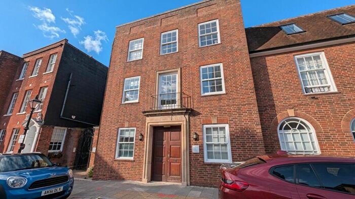 2 Bedroom Flat To Rent In St Thomas Street, Old Portsmouth, PO1